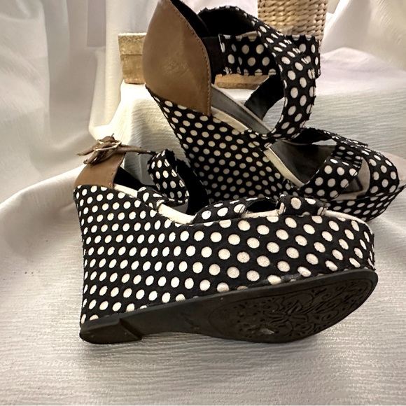Qupid black and‎ white polkadot wedge - Picture 2 of 8